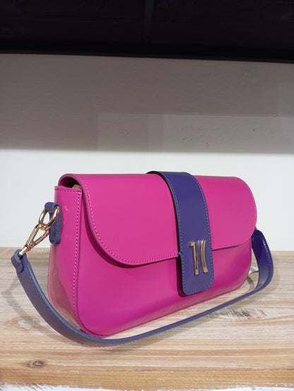 BAGUETTE CON TRACOLLA FUXIA